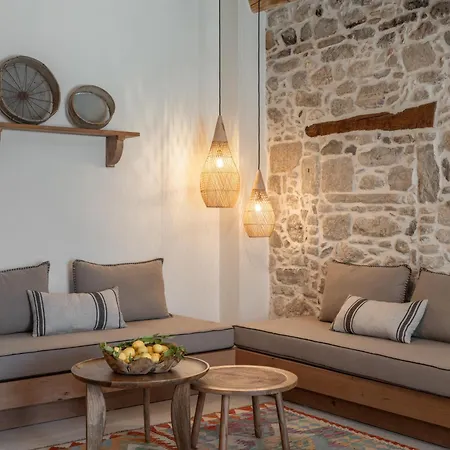 St.ten Stone Built Village Hotel