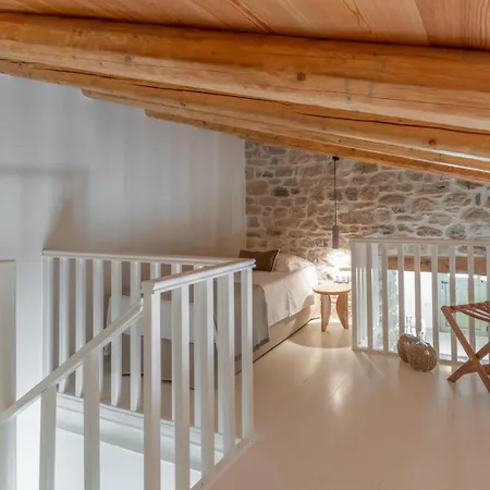 St.ten Stone Built Village Hotel